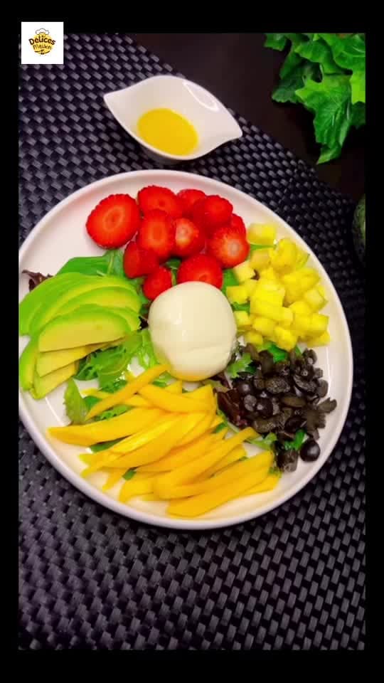 Salade Tropicale Gourmande aux Fruits Frais et Mozzarella