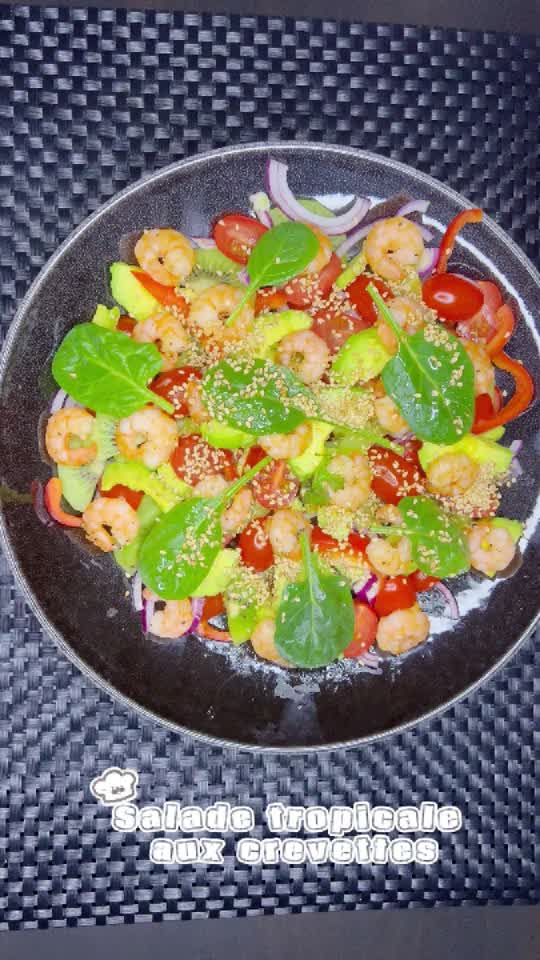 Salade de Crevettes aux Fruits Exotiques et Sauce Citron-Sésame