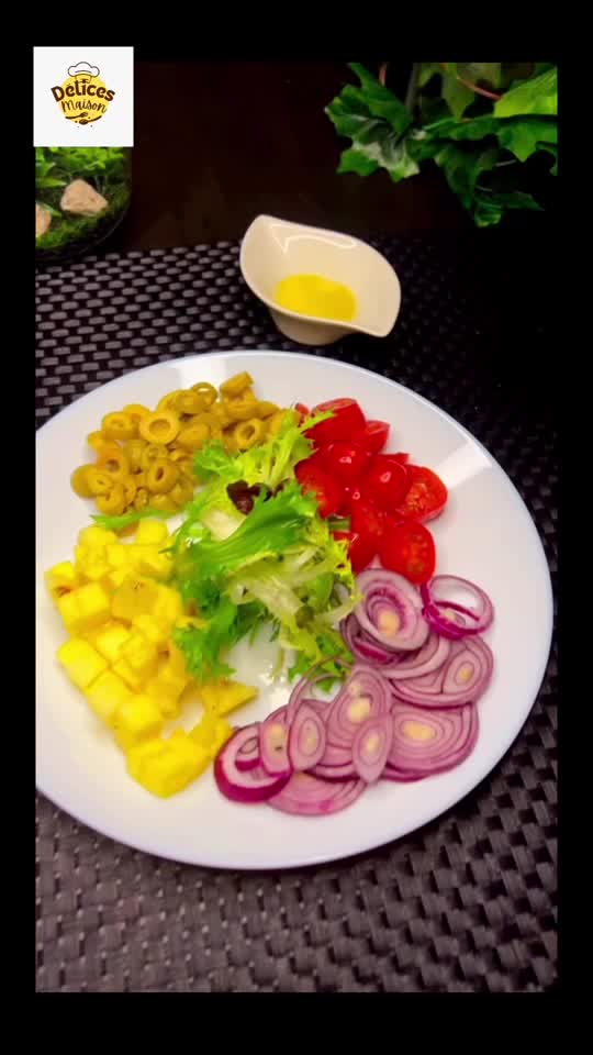 Salade Tropicale aux Olives Vertes et Vinaigrette Miel-Citron