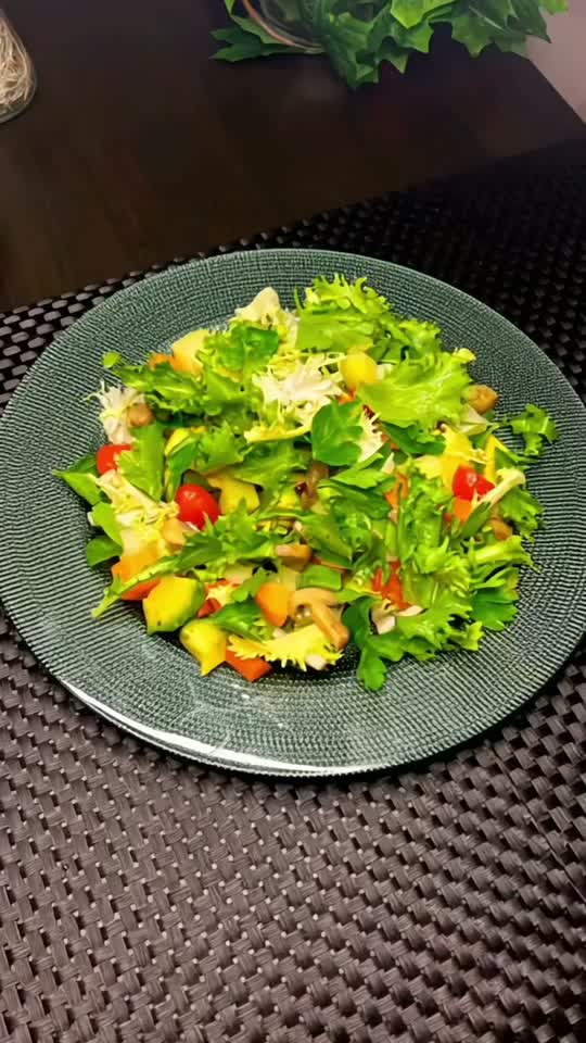 Keto Energizing Egg and Crispy Bacon Salad