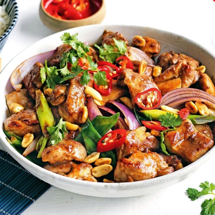 Poulet aux Cacahuètes à la Sauce Épicée