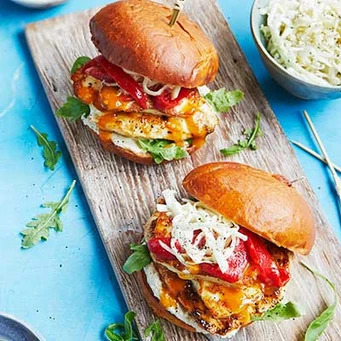 Burgers Poulet et Halloumi - Recette 15 Minutes