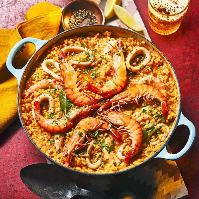 Paella con Cangrejos y Calamares