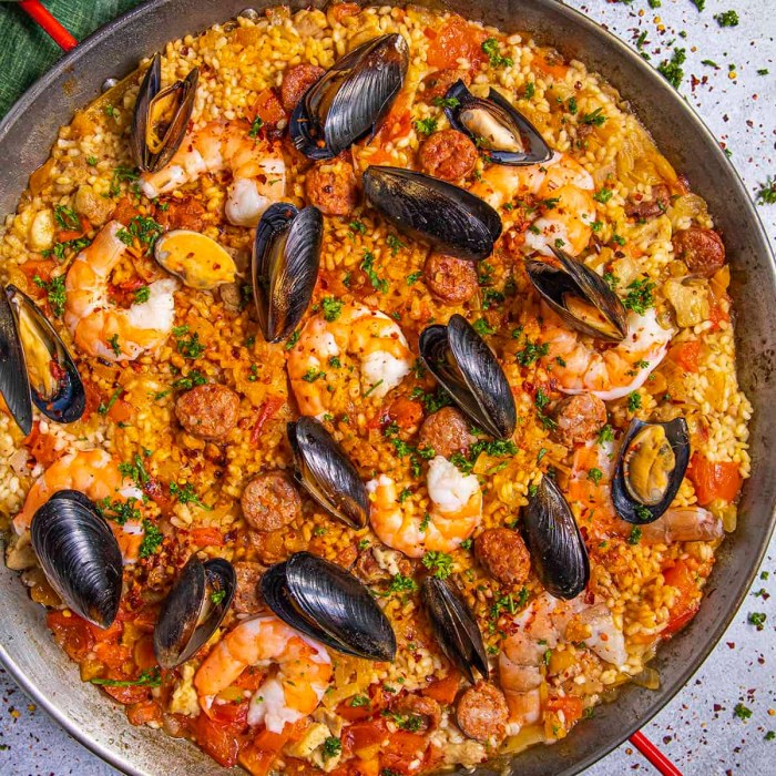 Paella aux fruits de mer à l'espagnole