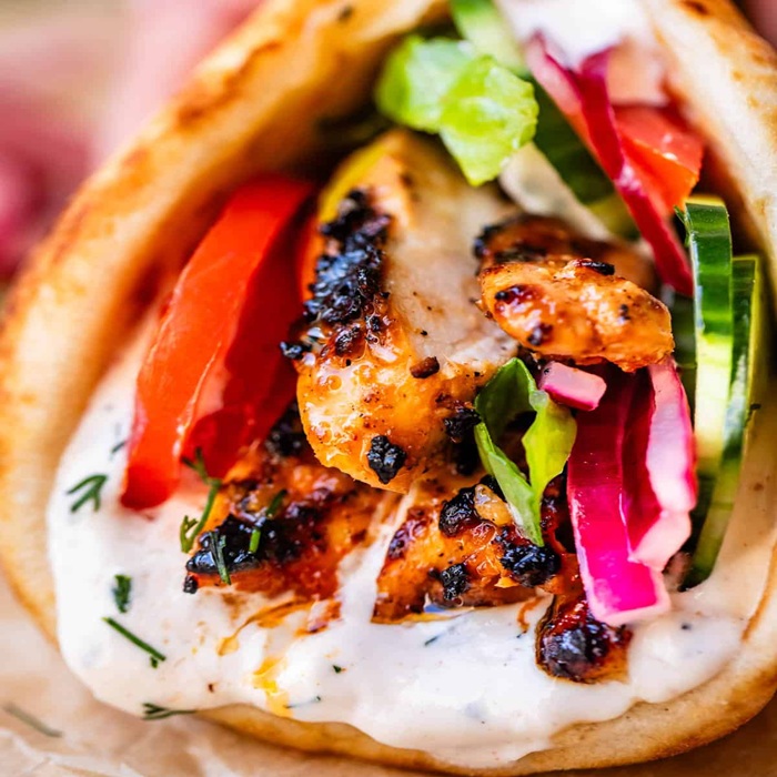 Shawarma de poulet à la sauce yaourt-ail maison