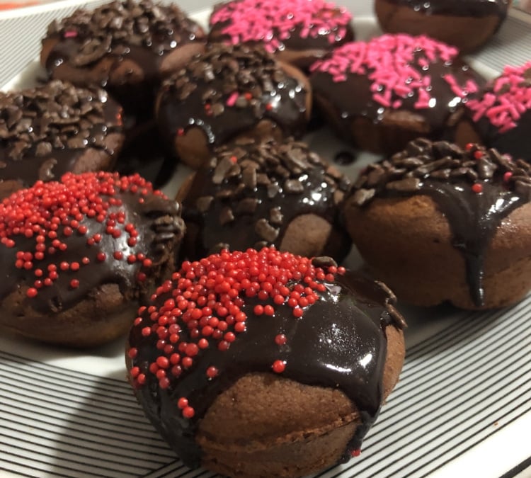 Moist Chocolate Cupcakes with Creamy Ganache