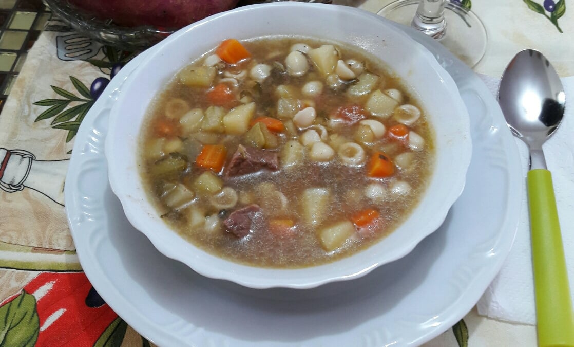 Soupe paysanne aux légumes et bœuf mijoté