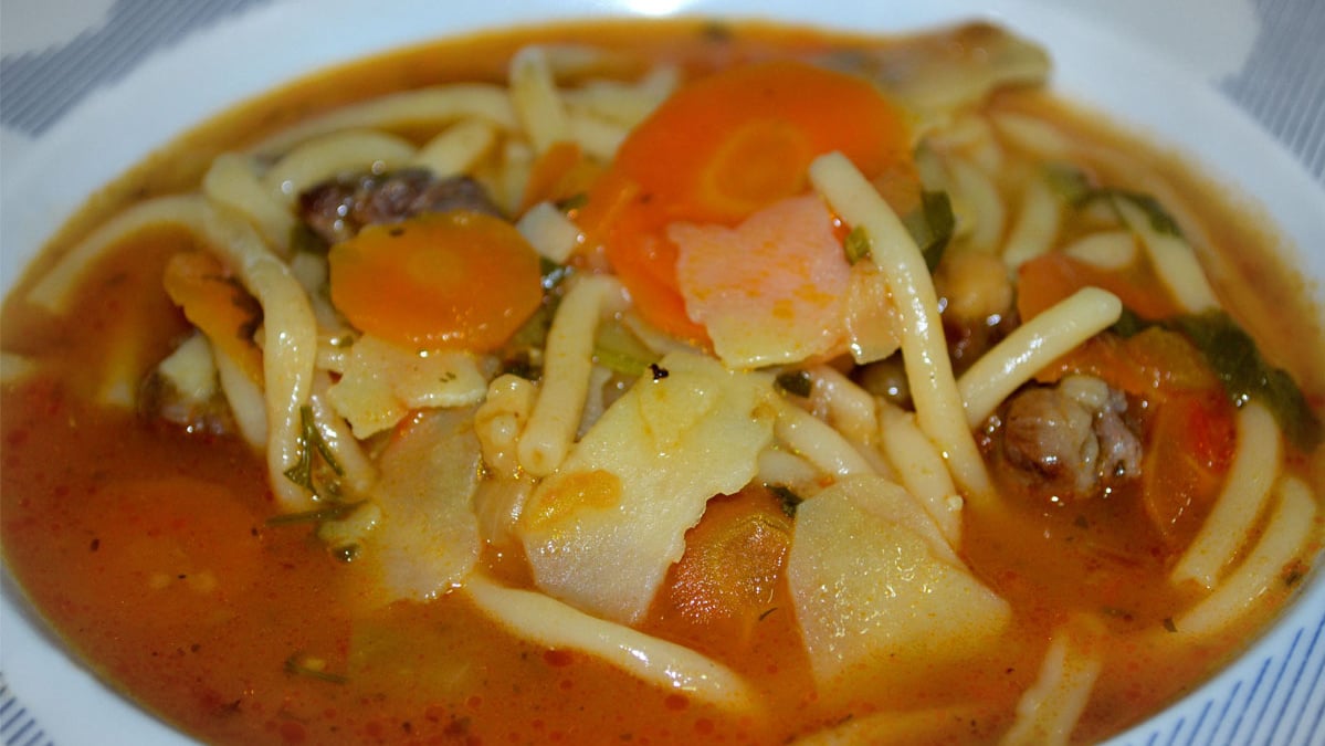 Soupe de bœuf mijotée à l'ancienne avec vermicelles
