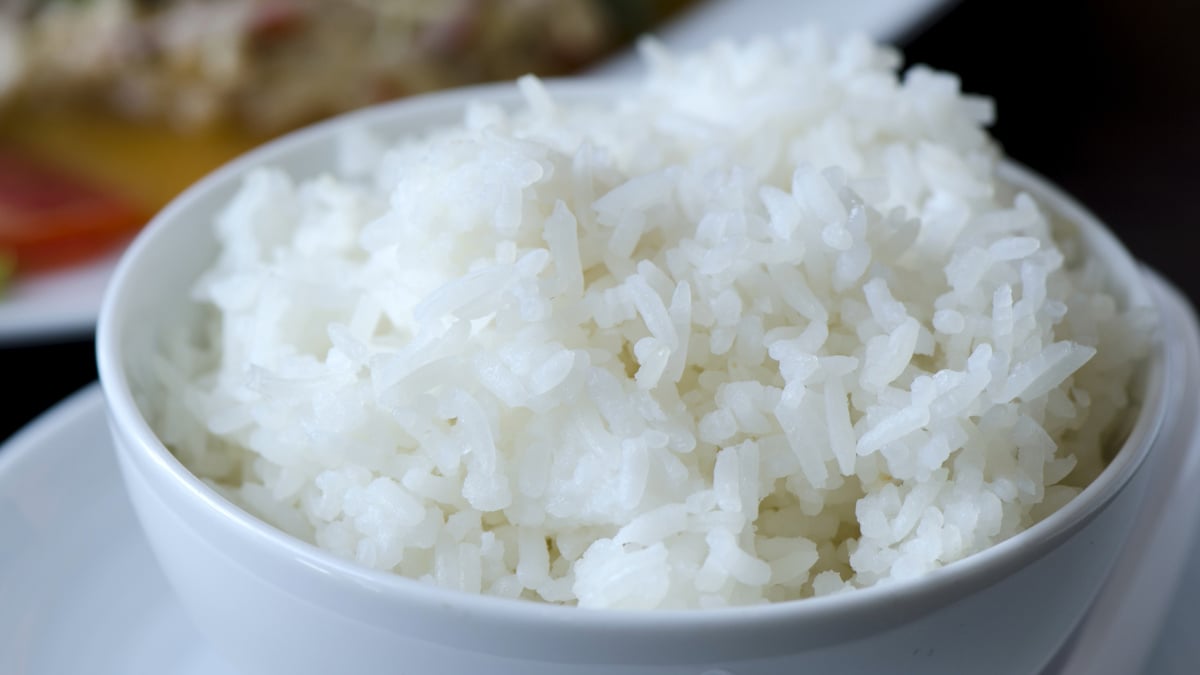 Riz blanc sauté à l'ail et à l'oignon